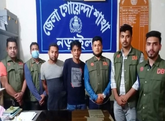 নড়াইলে ফেনসিডিলসহ আটক ২